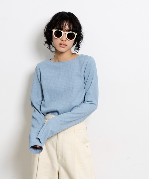 THE YOn(ザヨン)の「フィンガーホールシャーリングトップス(Tシャツ/カットソー・レディース・オレンジ/ブラック/イエロー/ブルー/オフホワイト・FREE)」の20枚目の写真