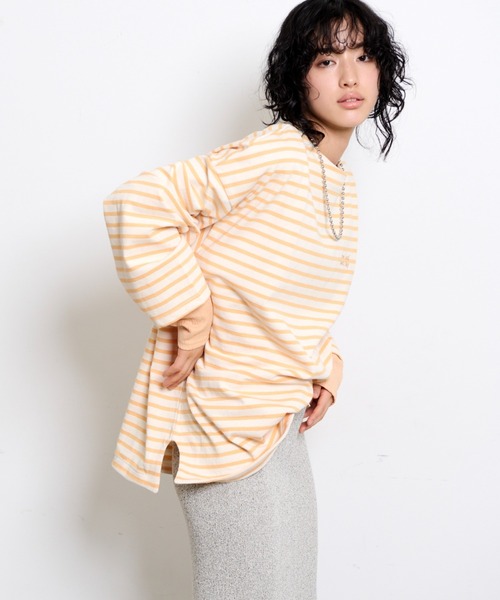 THE YOn(ザヨン)の「フィンガーホールシャーリングトップス(Tシャツ/カットソー・レディース・オレンジ/ブラック/イエロー/ブルー/オフホワイト・FREE)」の14枚目の写真