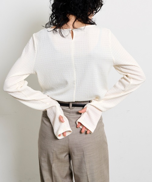 THE YOn(ザヨン)の「フィンガーホールシャーリングトップス(Tシャツ/カットソー・レディース・オレンジ/ブラック/イエロー/ブルー/オフホワイト・FREE)」の10枚目の写真