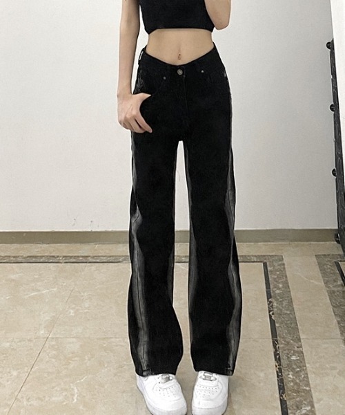 Vipoa（ヴィポア）の「サイドラインウオッシュ加工ストレートデニム（デニムパンツ・レディース・ブラック・MEDIUM/LARGE）」の6枚目の写真