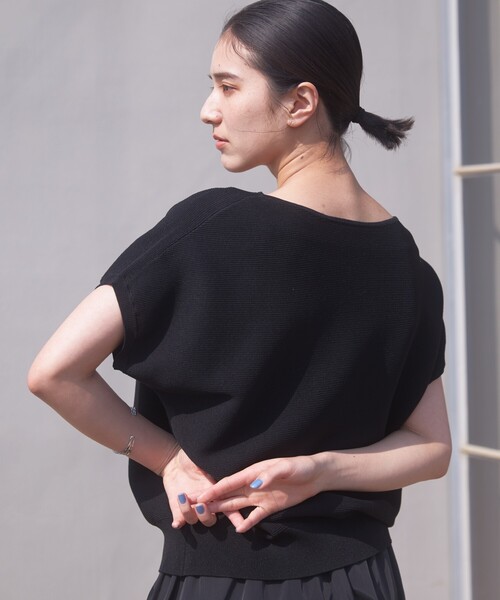 THE SHOP TK (ザ ショップ ティーケー )の「◆【ヒルナンデス!で紹介】【UVケア/接触冷感/毛玉になりにくい/洗濯機OK】美人サマーニット(ニット/セーター・レディース・黄緑系/ライトオレンジ系/ブラック/ライトベージュ・12/13)」の2枚目の写真