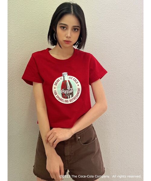GYDA（ジェイダ）の「Coca-Cola ショートタイトTシャツ（Tシャツ/カットソー・レディース・ブラック/レッド/オフホワイト・FREE）」の6枚目の写真