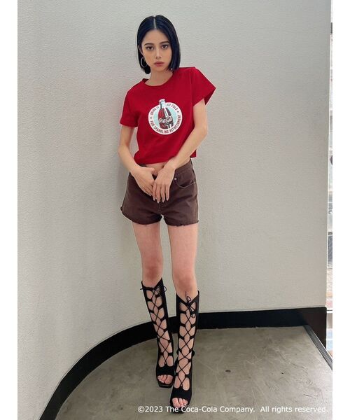 GYDA（ジェイダ）の「Coca-Cola ショートタイトTシャツ（Tシャツ/カットソー・レディース・ブラック/レッド/オフホワイト・FREE）」の14枚目の写真