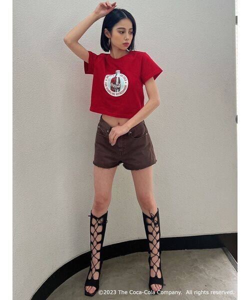 GYDA（ジェイダ）の「Coca-Cola ショートタイトTシャツ（Tシャツ/カットソー・レディース・ブラック/レッド/オフホワイト・FREE）」の11枚目の写真