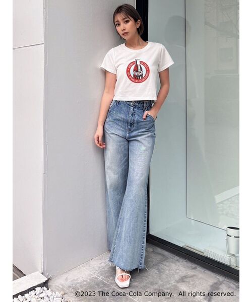 GYDA（ジェイダ）の「Coca-Cola ショートタイトTシャツ（Tシャツ/カットソー・レディース・ブラック/レッド/オフホワイト・FREE）」の8枚目の写真