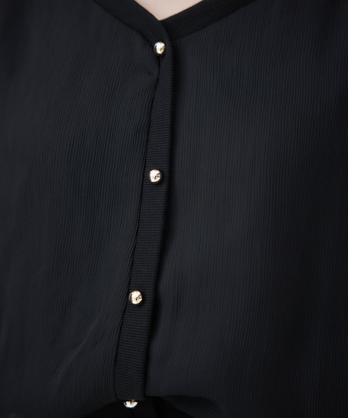 12Twelve Agenda(トゥエルブ アジェンダ)の「Vネックインナー付フリルスリーブショート丈プルオーバー(Tシャツ/カットソー・レディース・ピンクベージュ/オフホワイト/ブラック/ブルー・M)」の14枚目の写真
