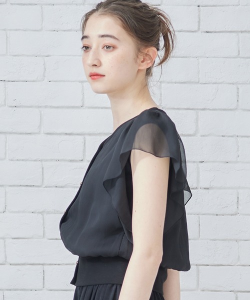 12Twelve Agenda(トゥエルブ アジェンダ)の「Vネックインナー付フリルスリーブショート丈プルオーバー(Tシャツ/カットソー・レディース・ピンクベージュ/オフホワイト/ブラック/ブルー・M)」の10枚目の写真