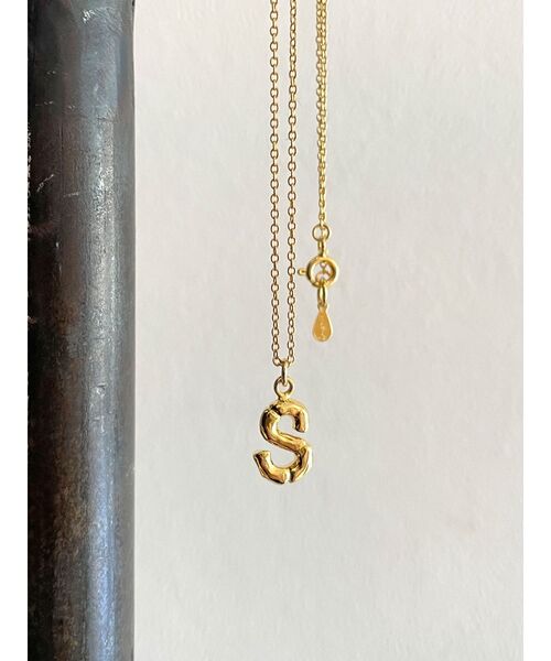 Ungrid（アングリッド）の「イニシャルモチーフネックレス S（ネックレス・レディース・ゴールド・FREE）」の2枚目の写真