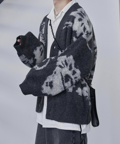 ADAMASTE（アダマスト）の「ソフトタッチオーバーサイズVネックカーディガン（カーディガン/ボレロ・メンズ・ブルー/スミクロ/グレー系その他・LARGE/SMALL/MEDIUM）」の15枚目の写真