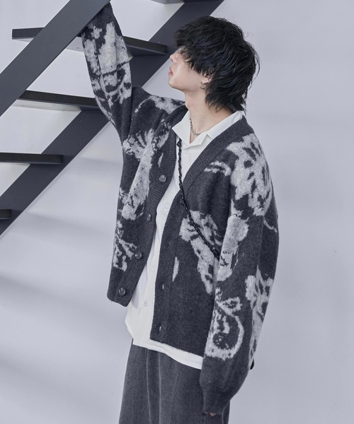 ADAMASTE（アダマスト）の「ソフトタッチオーバーサイズVネックカーディガン（カーディガン/ボレロ・メンズ・ブルー/スミクロ/グレー系その他・LARGE/SMALL/MEDIUM）」の18枚目の写真