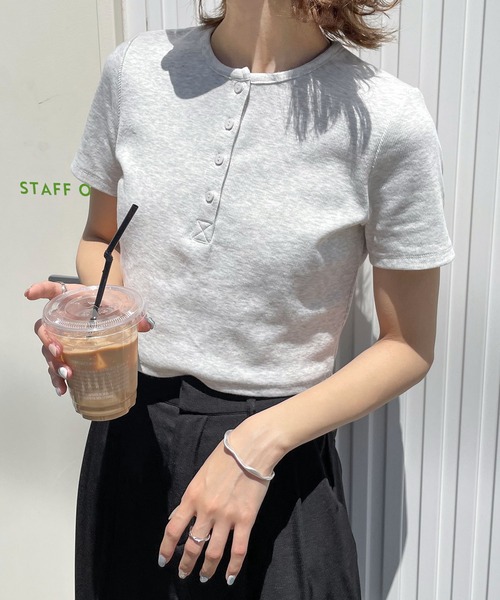 Chillfar(チルファー)の「テレコショート丈ヘンリーネックTEE(Tシャツ/カットソー・レディース・ホワイト/ネイビー/キナリ/杢グレー/ブラック・FREE)」の4枚目の写真