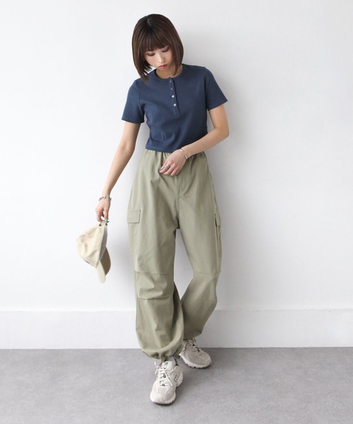 Chillfar(チルファー)の「テレコショート丈ヘンリーネックTEE(Tシャツ/カットソー・レディース・ホワイト/ネイビー/キナリ/杢グレー/ブラック・FREE)」の6枚目の写真