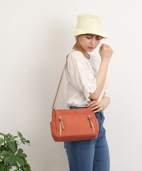 SHOO・LA・RUE（シューラルー）の「◆【撥水】ダブルファスナーショルダー（ショルダーバッグ・レディース・ブラック/オレンジ/ベージュ・00）」の18枚目の写真