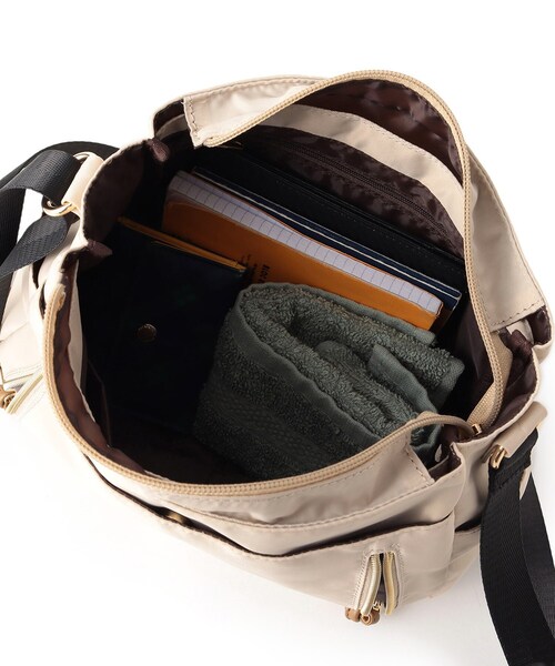 SHOO・LA・RUE（シューラルー）の「◆【撥水】ダブルファスナーショルダー（ショルダーバッグ・レディース・ブラック/オレンジ/ベージュ・00）」の6枚目の写真