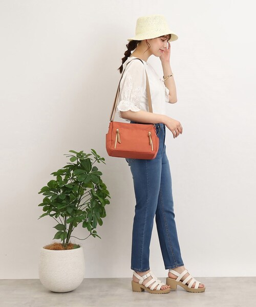 SHOO・LA・RUE（シューラルー）の「◆【撥水】ダブルファスナーショルダー（ショルダーバッグ・レディース・ブラック/オレンジ/ベージュ・00）」の15枚目の写真