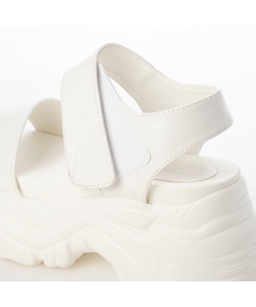 Mafmof(マフモフ)の「Mafmof(マフモフ)厚底ボリュームソールスポーツサンダル(サンダル・レディース・ブラック/ホワイト・S/L/M/LL)」の9枚目の写真