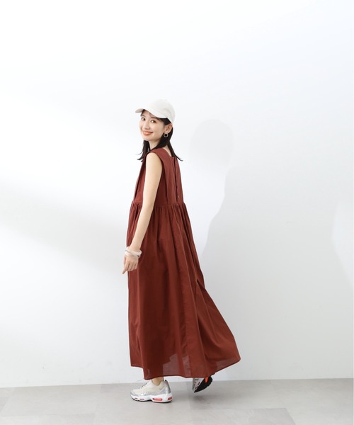 N.（N. Natural Beauty Basic）（エヌエヌナチュラルビューティーベーシック）の「【S Size Line】◆コットンボイルＶネックボリュームワンピース（ワンピース・レディース・ブラック/イエロー/ロイヤルブルー/ブラウン・SMALL/MEDIUM）」の9枚目の写真