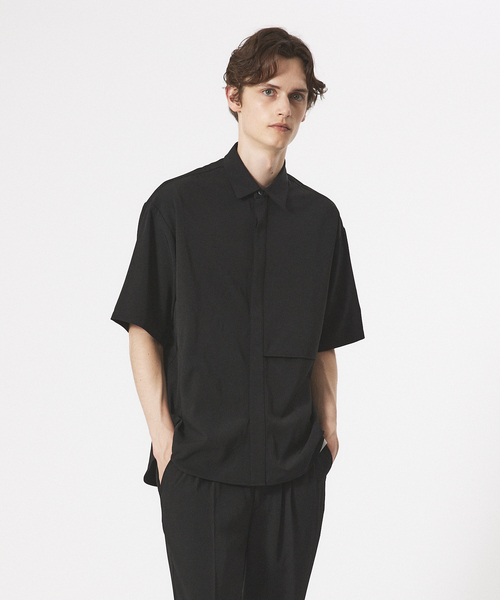 AH ABAHOUSE（エーエイチアバハウス）の「【AH ABAHOUSE/ セットアップ対応】トロミ生地 ヨークデザイン 半袖シャツ（シャツ/ブラウス・メンズ・グレイッシュベージュ/ブラック/グレイッシュブルー/チャコールグレー・46/48）」の3枚目の写真