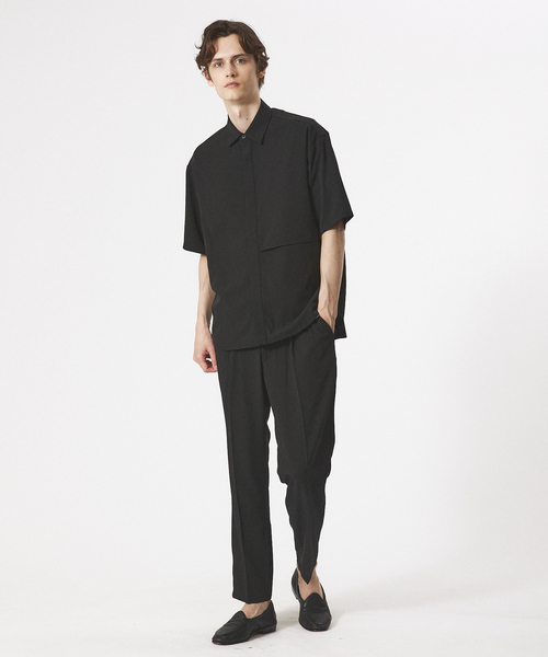 AH ABAHOUSE（エーエイチアバハウス）の「【AH ABAHOUSE/ セットアップ対応】トロミ生地 ヨークデザイン 半袖シャツ（シャツ/ブラウス・メンズ・グレイッシュベージュ/ブラック/グレイッシュブルー/チャコールグレー・46/48）」の5枚目の写真