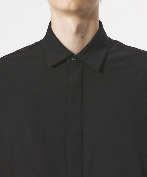 AH ABAHOUSE（エーエイチアバハウス）の「【AH ABAHOUSE/ セットアップ対応】トロミ生地 ヨークデザイン 半袖シャツ（シャツ/ブラウス・メンズ・グレイッシュベージュ/ブラック/グレイッシュブルー/チャコールグレー・46/48）」の8枚目の写真