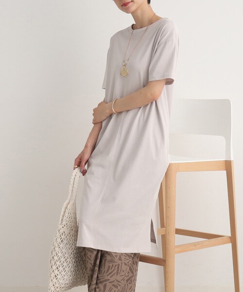 SHOO・LA・RUE（シューラルー）の「◆【接触冷感】Iラインシルエットですっきり見え ロングTシャツワンピース（ワンピース・レディース・ライトグレー/ライトブルー/ブラック・02/03/04）」の3枚目の写真