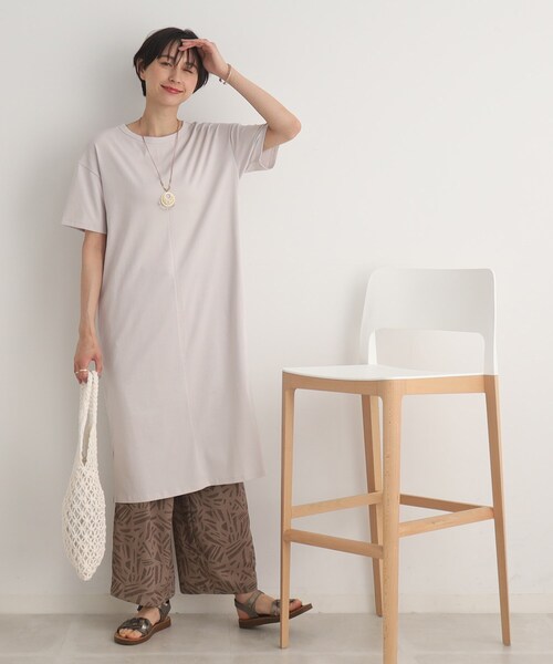 SHOO・LA・RUE（シューラルー）の「◆【接触冷感】Iラインシルエットですっきり見え ロングTシャツワンピース（ワンピース・レディース・ライトグレー/ライトブルー/ブラック・02/03/04）」の4枚目の写真