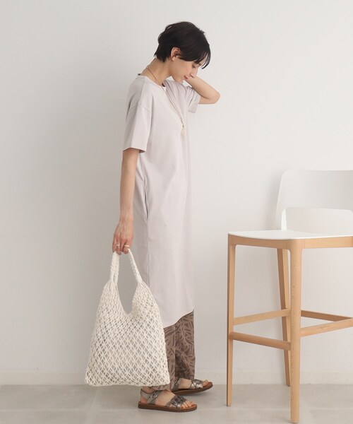 SHOO・LA・RUE（シューラルー）の「◆【接触冷感】Iラインシルエットですっきり見え ロングTシャツワンピース（ワンピース・レディース・ライトグレー/ライトブルー/ブラック・02/03/04）」の5枚目の写真