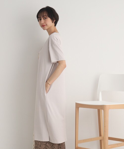 SHOO・LA・RUE（シューラルー）の「◆【接触冷感】Iラインシルエットですっきり見え ロングTシャツワンピース（ワンピース・レディース・ライトグレー/ライトブルー/ブラック・02/03/04）」の8枚目の写真