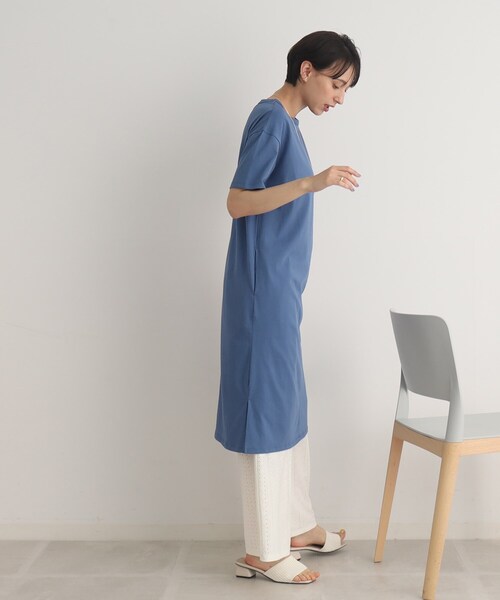 SHOO・LA・RUE（シューラルー）の「◆【接触冷感】Iラインシルエットですっきり見え ロングTシャツワンピース（ワンピース・レディース・ライトグレー/ライトブルー/ブラック・02/03/04）」の16枚目の写真