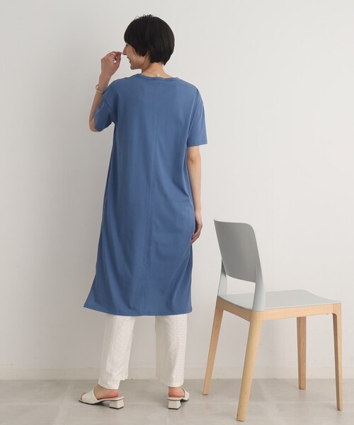 SHOO・LA・RUE（シューラルー）の「◆【接触冷感】Iラインシルエットですっきり見え ロングTシャツワンピース（ワンピース・レディース・ライトグレー/ライトブルー/ブラック・02/03/04）」の17枚目の写真