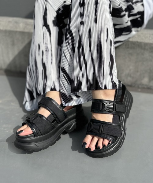 LVEU.(ラブユ.)の「Platform sports sandals / 厚底スポーツサンダル(サンダル・レディース・ブラック・23/23.5/24/24.5/25)」の17枚目の写真