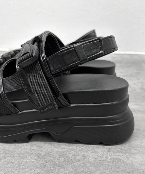 LVEU.(ラブユ.)の「Platform sports sandals / 厚底スポーツサンダル(サンダル・レディース・ブラック・23/23.5/24/24.5/25)」の12枚目の写真