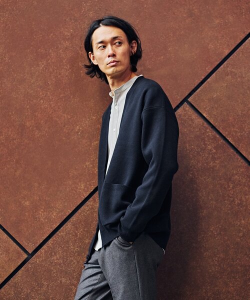 EDIFICE（エディフィス）の「コットン/カシミヤ スムースニット Vネックカーディガン（カーディガン/ボレロ・メンズ・ブラック/ブラウン/イエロー/アイボリー・SMALL/MEDIUM/LARGE）」の13枚目の写真