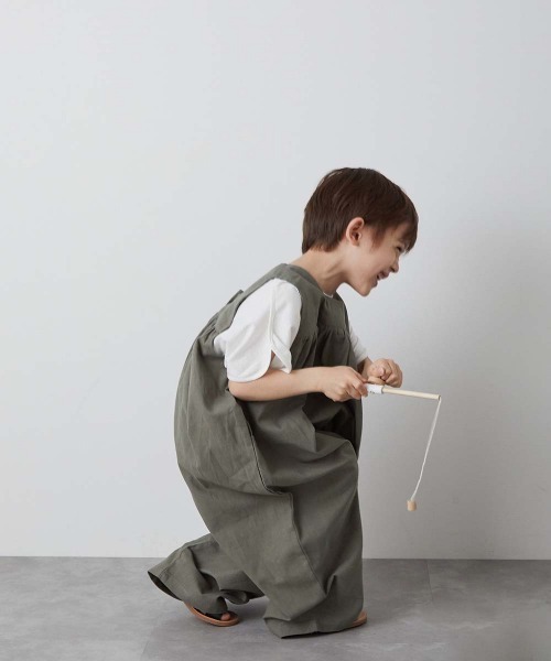 riziere（リジェール）の「胸切り替えギャザーサロペット（つなぎ/オールインワン・キッズ・チャコールグレー/グリーン系その他/ベージュ系その他・120/90/100/130/110/80）」の7枚目の写真