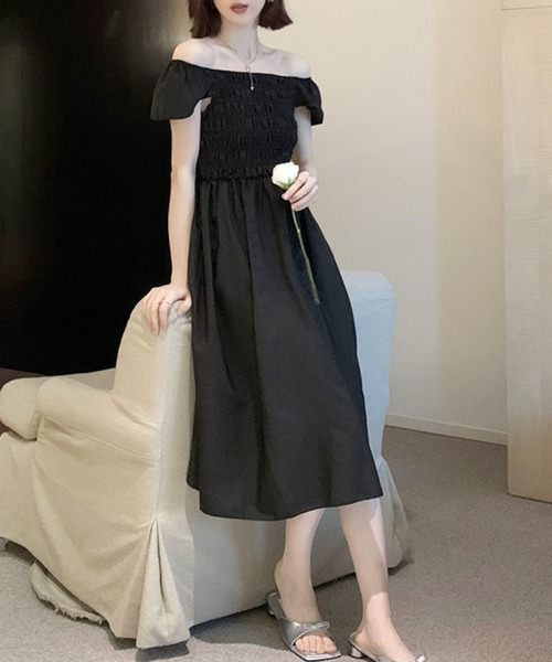 Dewlily(デューリリー)の「オフショルシャーリングワンピース(ワンピース・レディース・ピンク/ブラック・XL/L/M)」の1枚目の写真