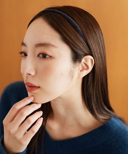 Andemiu（アンデミュウ）の「ベロアカチューシャ980235（カチューシャ・レディース・グレー/ベージュ/ブラック・FREE）」の3枚目の写真