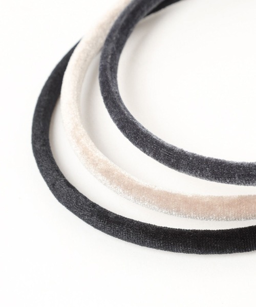 Andemiu（アンデミュウ）の「ベロアカチューシャ980235（カチューシャ・レディース・グレー/ベージュ/ブラック・FREE）」の4枚目の写真