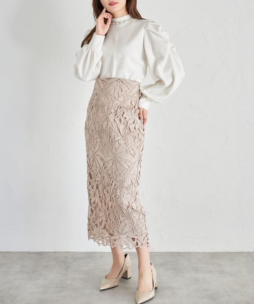 tocco closet(トッコ クローゼット)の「【ZOZO限定】後ろリボン付きパールビジュー装飾プルオーバー(ニット/セーター・レディース・オフホワイト/チャコールグレー/ブラック・M)」の4枚目の写真