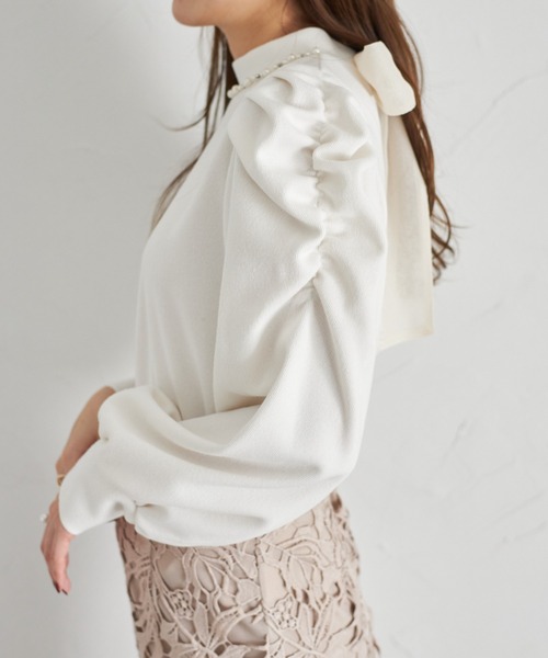 tocco closet(トッコ クローゼット)の「【ZOZO限定】後ろリボン付きパールビジュー装飾プルオーバー(ニット/セーター・レディース・オフホワイト/チャコールグレー/ブラック・M)」の11枚目の写真