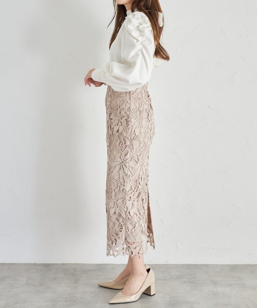 tocco closet(トッコ クローゼット)の「【ZOZO限定】後ろリボン付きパールビジュー装飾プルオーバー(ニット/セーター・レディース・オフホワイト/チャコールグレー/ブラック・M)」の7枚目の写真