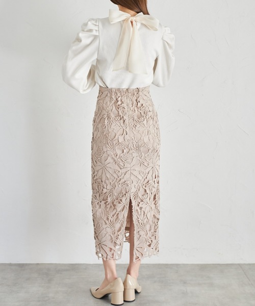 tocco closet(トッコ クローゼット)の「【ZOZO限定】後ろリボン付きパールビジュー装飾プルオーバー(ニット/セーター・レディース・オフホワイト/チャコールグレー/ブラック・M)」の8枚目の写真