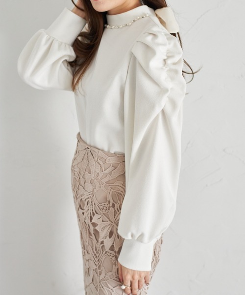 tocco closet(トッコ クローゼット)の「【ZOZO限定】後ろリボン付きパールビジュー装飾プルオーバー(ニット/セーター・レディース・オフホワイト/チャコールグレー/ブラック・M)」の9枚目の写真
