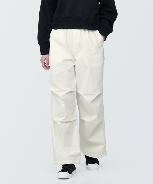 無印良品（ムジルシリョウヒン）の「婦人　パラシュートイージーパンツ（その他パンツ・レディース・オフホワイト/チャコールグレー/ダークグリーン/ブラック/ライトピンク・XS/S/M/XL/L）」の2枚目の写真