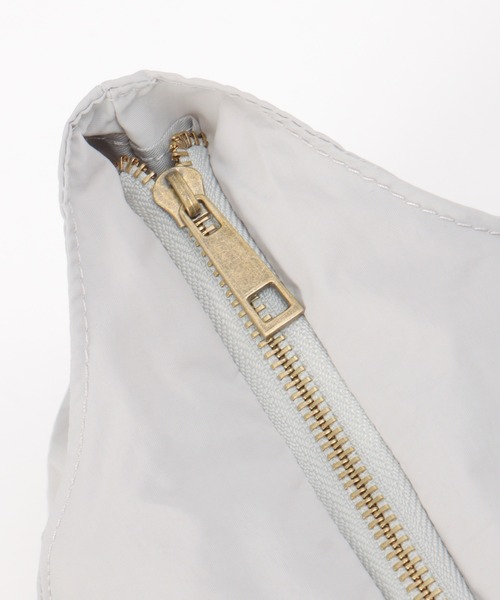 ikka(イッカ)の「撥水ワッシャー肩掛けトートバッグ(トートバッグ・レディース・オフホワイト/グレー/オレンジ/ブラック・FREE)」の8枚目の写真