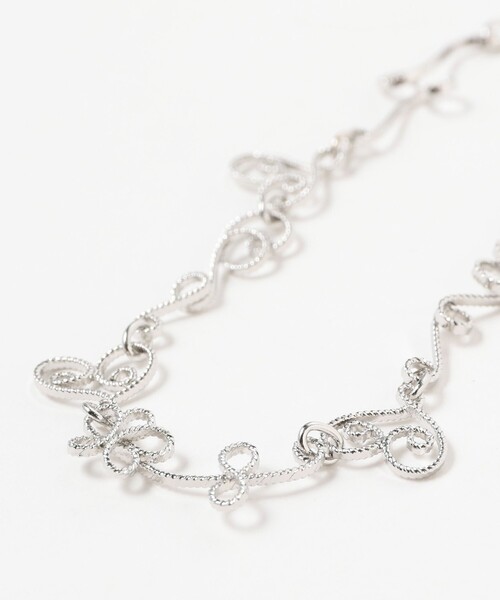 Ray BEAMS（レイビームス）の「Ray BEAMS / レース ハート × フラワー ネックレス（ネックレス・レディース・チャコールグレー/シルバー・ONE SIZE）」の3枚目の写真