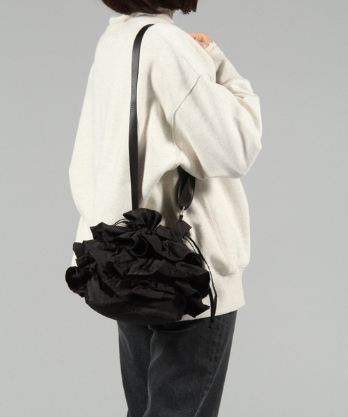 niko and...(ニコアンド)の「オリジナルフリルショルダーバッグ(ショルダーバッグ・レディース・ブルー/ブラック/アイボリー・0)」の16枚目の写真