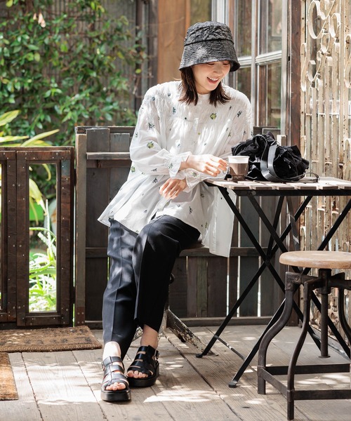 niko and...(ニコアンド)の「オリジナルフリルショルダーバッグ(ショルダーバッグ・レディース・ブルー/ブラック/アイボリー・0)」の21枚目の写真