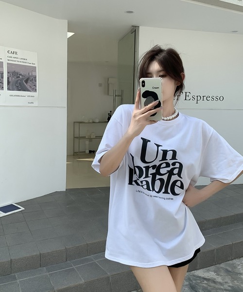 Bifrost(ビフレスト)の「ビッグロゴプリントオーバーサイズTシャツ(Tシャツ/カットソー・レディース・モカ/ホワイト/レッド/ブラック・FREE)」の5枚目の写真