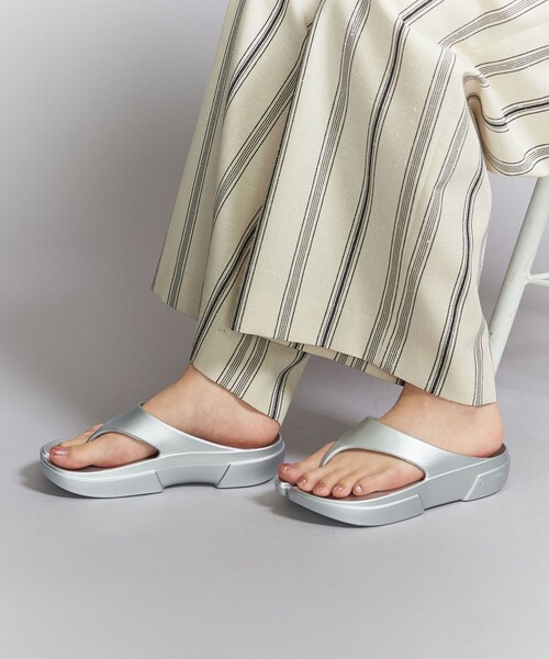 PAES（ペイズ）の「＜PAES＞FLIPFLOP メタル タビサンダル