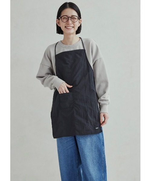 Sunny clouds（サニークラウズ）の「サニークラウズ　いつでもエプロン（エプロン・レディース・ネイビー/ブラック/グレイッシュベージュ・ONE SIZE）」の4枚目の写真